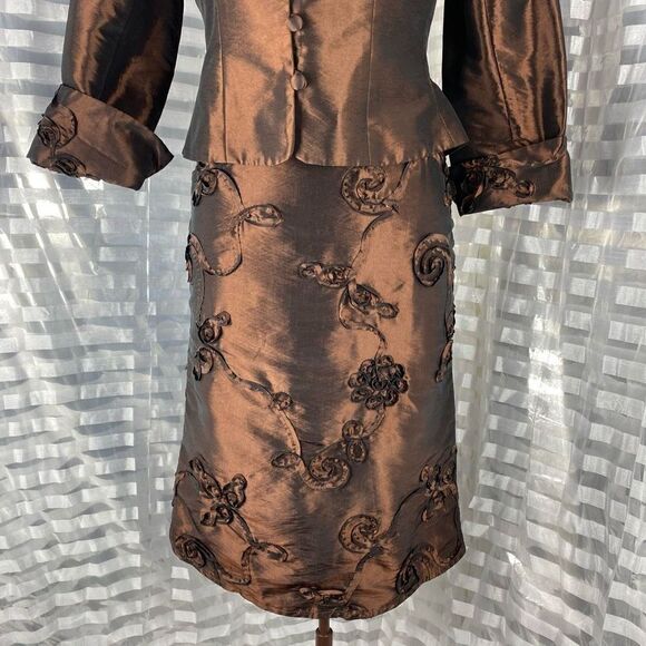 J Rose Brown Floral Appliqué Dress Suit - Picture 3 of 7